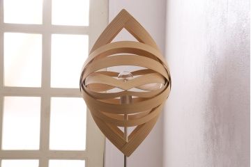 中古　展示品　未使用品　Shuriken-f 手裏剣をモチーフにしたお洒落なスタンドライト(スタンド照明、フロアスタンド)(定価約68000円)(R-049543)