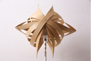 中古　展示品　未使用品　Shuriken-f 手裏剣をモチーフにしたお洒落なスタンドライト(スタンド照明、フロアスタンド)(定価約68000円)(R-049543)