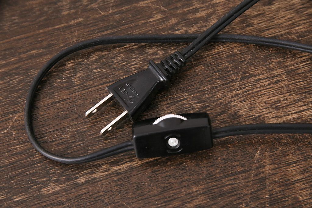 新古　未使用展示品　未使用　照明作家　谷俊幸作　MOCORO(モコロ)　個性的なデザインが目を引くスタンド照明(スタンドライト、卓上照明)(定価約42000円)(R-049544)