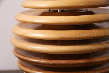 中古　展示品　未使用　照明作家　谷俊幸作　MOCORO(モコロ)　個性的なデザインが目を引くスタンド照明(スタンドライト、卓上照明)(定価約42000円)(R-049544)