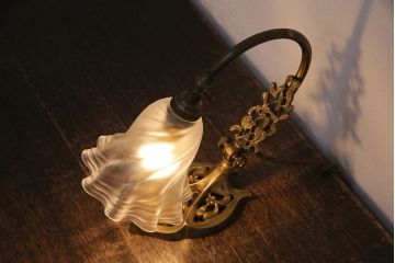 ビンテージ照明　高級品　真鍮製　イギリスよりやってきました!凝った装飾に目を奪われるスタンド照明(スタンドライト、卓上照明、ヴィンテージ)(R-049545)