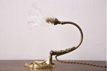 ビンテージ照明　高級品　真鍮製　イギリスよりやってきました!凝った装飾に目を奪われるスタンド照明(スタンドライト、卓上照明、ヴィンテージ)(R-049545)