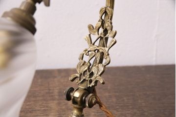 ビンテージ照明　高級品　真鍮製　イギリスよりやってきました!凝った装飾に目を奪われるスタンド照明(スタンドライト、卓上照明、ヴィンテージ)(R-049545)
