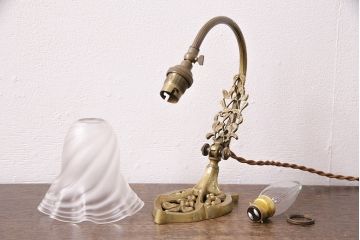 ビンテージ照明　高級品　真鍮製　イギリスよりやってきました!凝った装飾に目を奪われるスタンド照明(スタンドライト、卓上照明、ヴィンテージ)(R-049545)