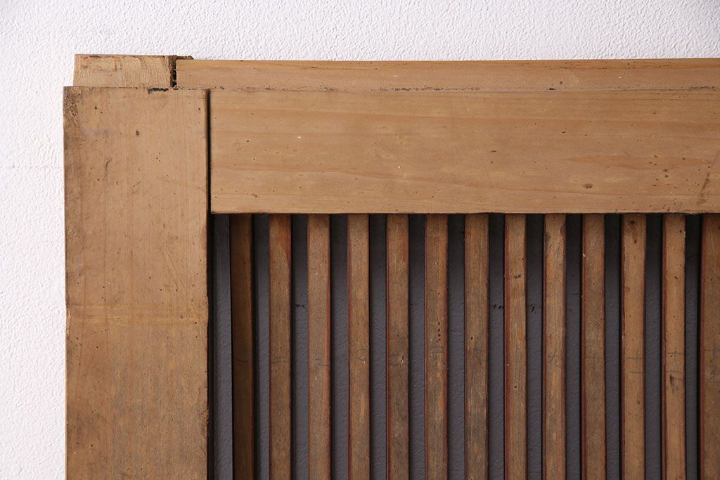 アンティーク建具　腰板ケヤキ材・その他ヒノキ材　明治期の古い蔵戸(格子戸、玄関戸、引き戸、建具)(R-049547)