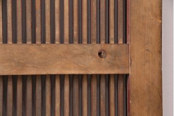 アンティーク建具　腰板ケヤキ材・その他ヒノキ材　明治期の古い蔵戸(格子戸、玄関戸、引き戸、建具)(R-049547)