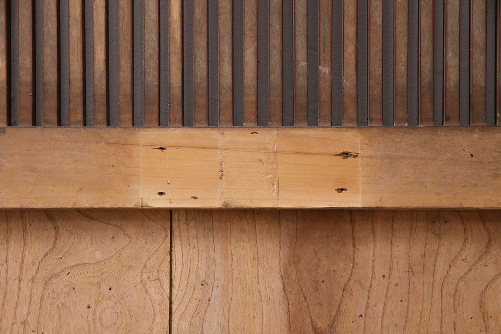 アンティーク建具　腰板ケヤキ材・その他ヒノキ材　明治期の古い蔵戸(格子戸、玄関戸、引き戸、建具)(R-049547)
