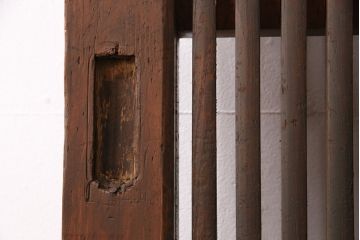 アンティーク建具　腰板ケヤキ材・枠ヒノキ材　明治期の古い蔵戸(格子戸、玄関戸、引き戸、建具)(R-049548)