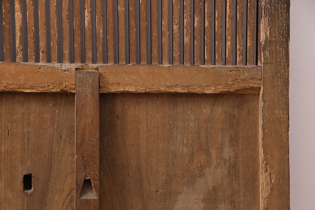 アンティーク建具　腰板ケヤキ材・枠ヒノキ材　明治期の古い蔵戸(格子戸、玄関戸、引き戸、建具)(R-049548)
