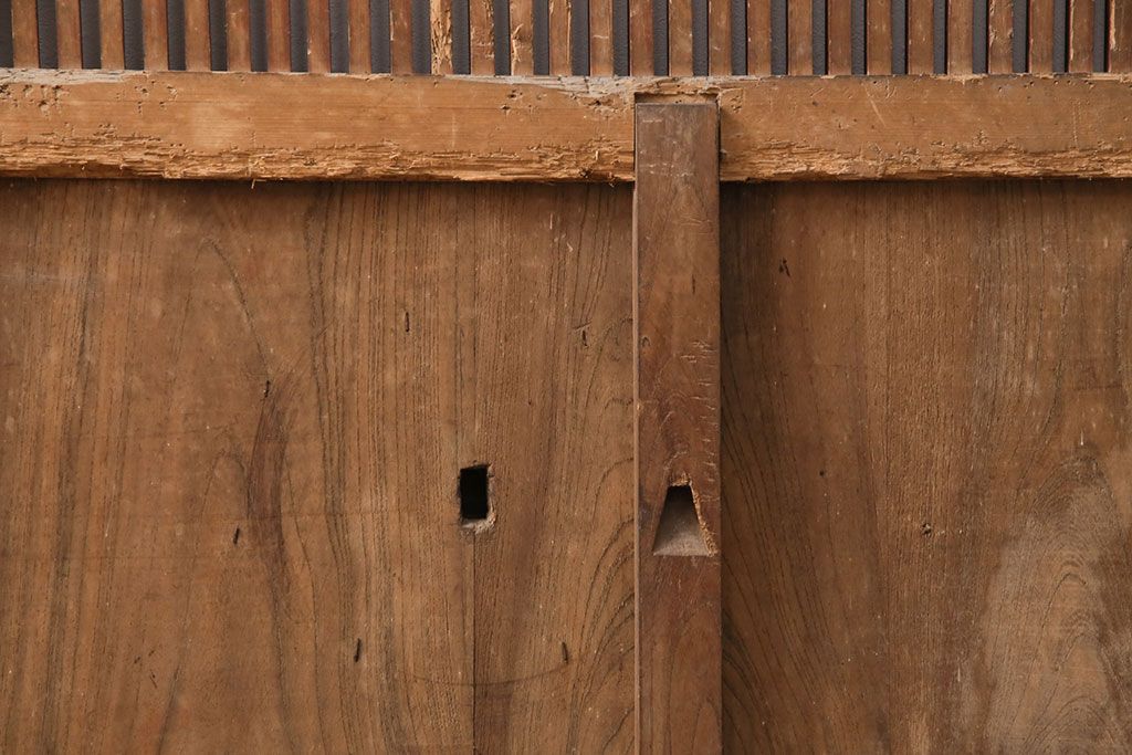 アンティーク建具　腰板ケヤキ材・枠ヒノキ材　明治期の古い蔵戸(格子戸、玄関戸、引き戸、建具)(R-049548)