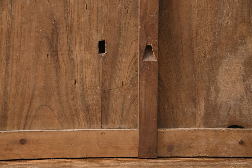 アンティーク建具　腰板ケヤキ材・枠ヒノキ材　明治期の古い蔵戸(格子戸、玄関戸、引き戸、建具)(R-049548)
