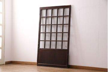 アンティーク建具　ヒノキ材　金網がおしゃれな蔵戸(きつね格子、狐格子、格子入り蔵戸、引き戸、玄関戸、格子戸、マス目、升目)(R-049549)