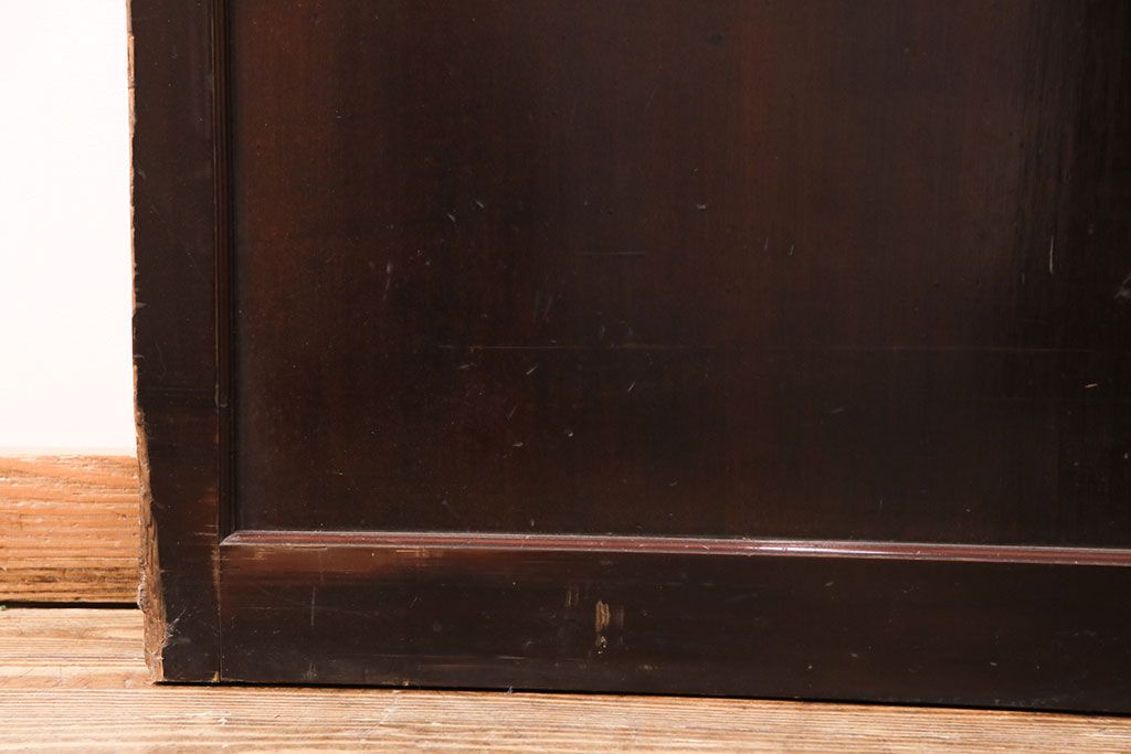 アンティーク建具　ヒノキ材　金網がおしゃれな蔵戸(きつね格子、狐格子、格子入り蔵戸、引き戸、玄関戸、格子戸、マス目、升目)(R-049549)