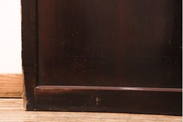 アンティーク建具　ヒノキ材　金網がおしゃれな蔵戸(きつね格子、狐格子、格子入り蔵戸、引き戸、玄関戸、格子戸、マス目、升目)(R-049549)