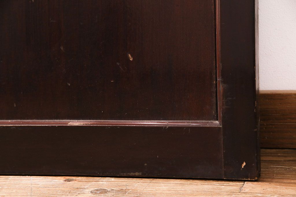 アンティーク建具　ヒノキ材　金網がおしゃれな蔵戸(きつね格子、狐格子、格子入り蔵戸、引き戸、玄関戸、格子戸、マス目、升目)(R-049549)