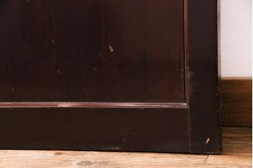 アンティーク建具　ヒノキ材　金網がおしゃれな蔵戸(きつね格子、狐格子、格子入り蔵戸、引き戸、玄関戸、格子戸、マス目、升目)(R-049549)