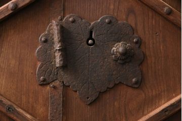 アンティーク建具　総ケヤキ材　凝ったデザインの珍しい蔵戸(格子戸、玄関戸、引き戸、建具)(R-049550)