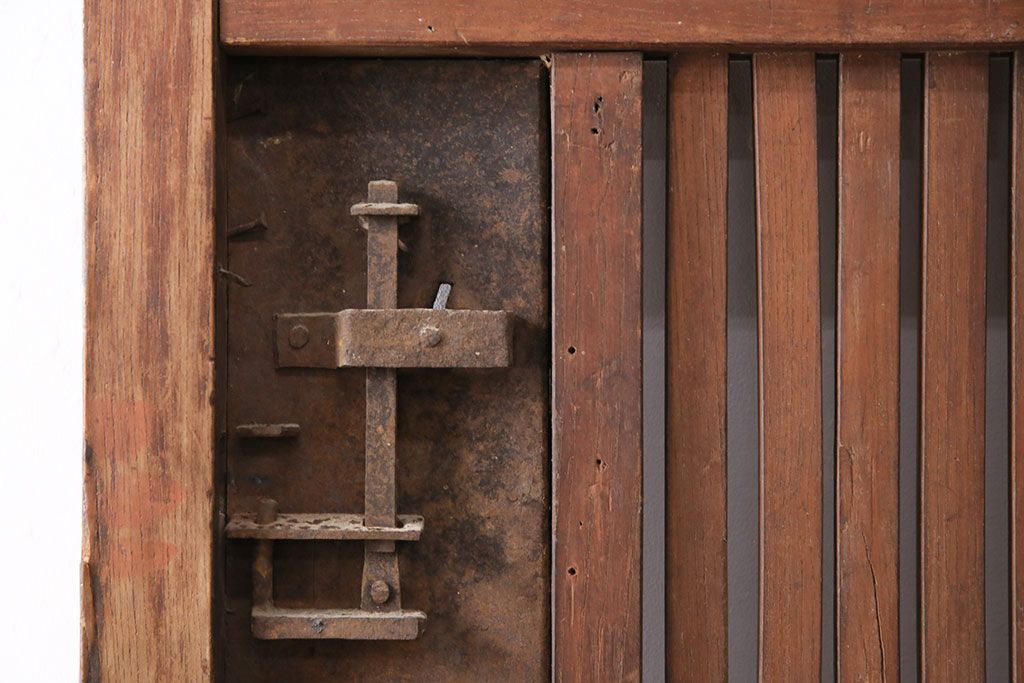 アンティーク建具　総ケヤキ材　凝ったデザインの珍しい蔵戸(格子戸、玄関戸、引き戸、建具)(R-049550)