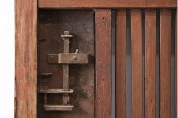 アンティーク建具　総ケヤキ材　凝ったデザインの珍しい蔵戸(格子戸、玄関戸、引き戸、建具)(R-049550)