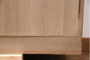 和製アンティーク　桐材・杉材　扉の漆絵が優美な空間を演出する衣装箪笥(収納箪笥、和タンス、収納棚)(R-049552)