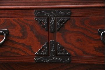中古　美品　岩谷堂箪笥　和モダンの空間づくりにおすすめの格子戸が魅力的な食器棚(茶箪笥、茶棚、戸棚)(定価約75万円)(R-049554)