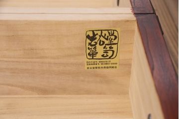 中古　美品　岩谷堂箪笥　和モダンの空間づくりにおすすめの格子戸が魅力的な食器棚(茶箪笥、茶棚、戸棚)(定価約75万円)(R-049554)