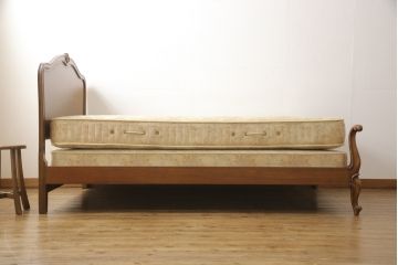 中古　DREXEL HERITAGE(ドレクセルヘリテージ)　Touraine(ツーレイン)　猫脚のデザインがアクセントのベッド(シングル、セミダブル)(定価約80万円)(R-049555)