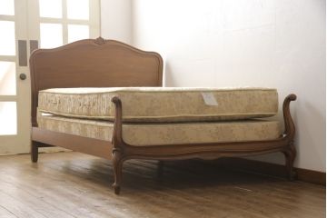 中古　DREXEL HERITAGE(ドレクセルヘリテージ)　Touraine(ツーレイン)　猫脚のデザインがアクセントのベッド(シングル、セミダブル)(定価約80万円)(R-049555)