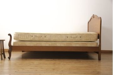 中古　DREXEL HERITAGE(ドレクセルヘリテージ)　Touraine(ツーレイン)　猫脚のデザインがアクセントのベッド(シングル、セミダブル)(定価約80万円)(R-049555)