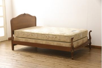 中古　DREXEL HERITAGE(ドレクセルヘリテージ)　Touraine(ツーレイン)　猫脚のデザインがアクセントのベッド(シングル、セミダブル)(定価約80万円)(R-049556)