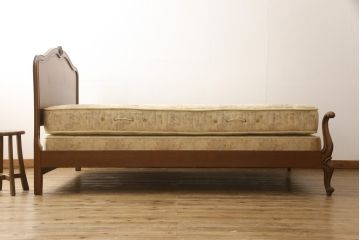 中古　DREXEL HERITAGE(ドレクセルヘリテージ)　Touraine(ツーレイン)　猫脚のデザインがアクセントのベッド(シングル、セミダブル)(定価約80万円)(R-049556)