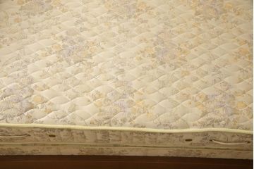 中古　DREXEL HERITAGE(ドレクセルヘリテージ)　Touraine(ツーレイン)　猫脚のデザインがアクセントのベッド(シングル、セミダブル)(定価約80万円)(R-049556)
