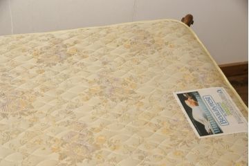 中古　DREXEL HERITAGE(ドレクセルヘリテージ)　Touraine(ツーレイン)　猫脚のデザインがアクセントのベッド(シングル、セミダブル)(定価約80万円)(R-049556)