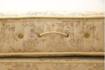 中古　DREXEL HERITAGE(ドレクセルヘリテージ)　Touraine(ツーレイン)　猫脚のデザインがアクセントのベッド(シングル、セミダブル)(定価約80万円)(R-049556)