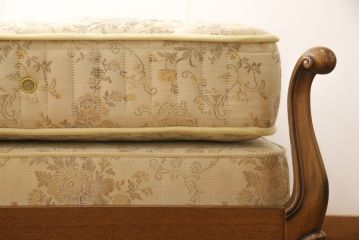 中古　DREXEL HERITAGE(ドレクセルヘリテージ)　Touraine(ツーレイン)　猫脚のデザインがアクセントのベッド(シングル、セミダブル)(定価約80万円)(R-049556)