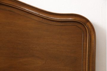中古　DREXEL HERITAGE(ドレクセルヘリテージ)　Touraine(ツーレイン)　猫脚のデザインがアクセントのベッド(シングル、セミダブル)(定価約80万円)(R-049556)