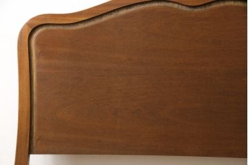 中古　DREXEL HERITAGE(ドレクセルヘリテージ)　Touraine(ツーレイン)　猫脚のデザインがアクセントのベッド(シングル、セミダブル)(定価約80万円)(R-049556)