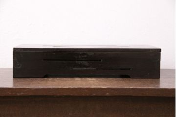 和製アンティーク　総栗材　漆塗り　上品な透かしの意匠がアクセントの収納箱(木箱、小物収納)(R-049562)