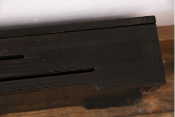 和製アンティーク　総栗材　漆塗り　上品な透かしの意匠がアクセントの収納箱(木箱、小物収納)(R-049562)