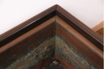 アンティーク雑貨　総ケヤキ材製　　銘柄入りの珍しいデザインが目を引く箱火鉢(木製火鉢、角火鉢)(R-049563)