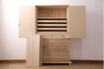 中古　伝統工芸品　加茂産　気品漂う佇まいが魅力的な総桐箪笥(胴厚、総桐たんす、着物タンス、衣装箪笥)(R-049566)