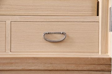 中古　伝統工芸品　加茂産　気品漂う佇まいが魅力的な総桐箪笥(胴厚、総桐たんす、着物タンス、衣装箪笥)(R-049566)