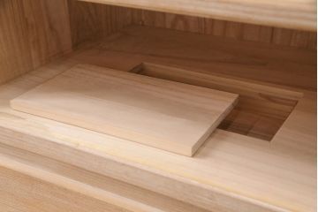 中古　伝統工芸品　加茂産　気品漂う佇まいが魅力的な総桐箪笥(胴厚、総桐たんす、着物タンス、衣装箪笥)(R-049566)