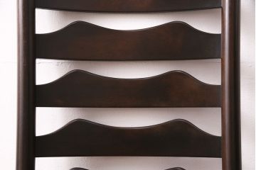 中古　松本民芸家具　美品　#23型　ラッシ座面　山並みの背貫が印象的なラダーバックアームチェア(椅子、ダイニングチェア)(定価約18万5千円)(R-049569)