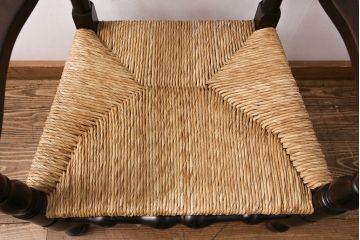 中古　松本民芸家具　美品　#23型　ラッシ座面　山並みの背貫が印象的なラダーバックアームチェア(椅子、ダイニングチェア)(定価約18万5千円)(R-049569)