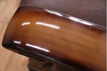 ビンテージ家具　カリモク家具(karimoku)　渋い雰囲気が格好良い!昭和レトロな佇まいが魅力の3人掛けソファ(アームソファ、ヴィンテージ)(R-049570)
