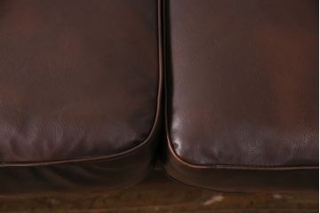 ビンテージ家具　カリモク家具(karimoku)　渋い雰囲気が格好良い!昭和レトロな佇まいが魅力の3人掛けソファ(アームソファ、ヴィンテージ)(R-049570)