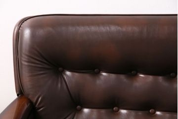 ビンテージ家具　カリモク家具(karimoku)　渋い雰囲気が格好良い!昭和レトロな佇まいが魅力の3人掛けソファ(アームソファ、ヴィンテージ)(R-049570)
