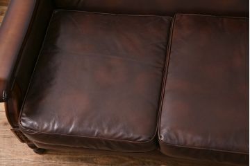 ビンテージ家具　カリモク家具(karimoku)　渋い雰囲気が格好良い!昭和レトロな佇まいが魅力の3人掛けソファ(アームソファ、ヴィンテージ)(R-049570)