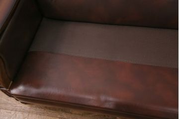 ビンテージ家具　カリモク家具(karimoku)　渋い雰囲気が格好良い!昭和レトロな佇まいが魅力の3人掛けソファ(アームソファ、ヴィンテージ)(R-049570)